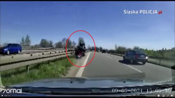 Śląskie: Straszny wypadek motocyklisty. Uderzył wprost w barierki. Jechał z pasażerką [WIDEO]