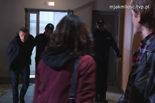 M jak miłość, odcinek 1712: Paweł (Rafał Mroczek), Basia (Gabriela Raczyńska), Jasiek (Stanisław Dusza), policja