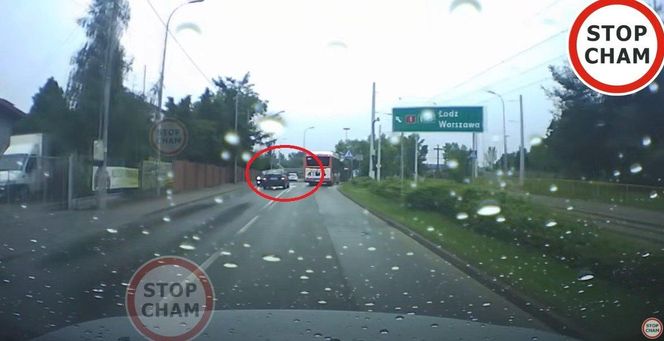 Kierujący oplem potrącił mężczyznę