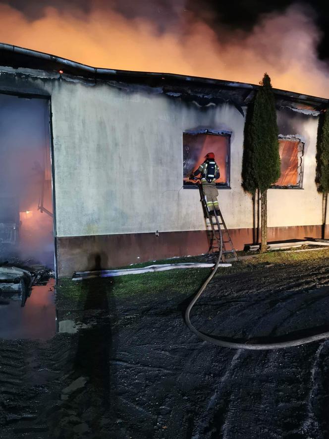 Milionowe straty po ogromnym pożarze w Jędrychowie niedaleko Iławy