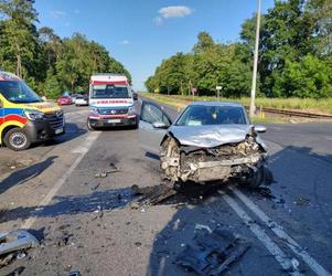 Fatalny wypadek pod Lesznem! Trzy osoby ranne. Śmigłowiec zabrał 42-latka [ZDJĘCIA]