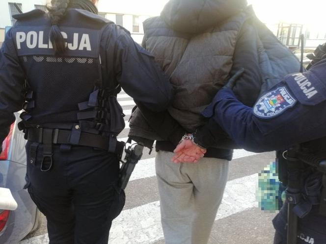 Na tylnym siedzeniu leżała ZŁOTA BOMBKA. Nie uwierzycie, co w niej było 