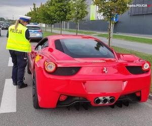 Kierowca Ferrari stracił prawo jazdy. Rażące naruszenie przepisów