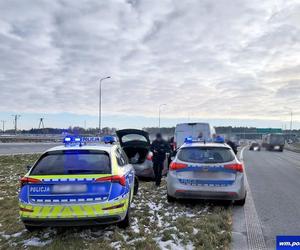 Policjanci jechali za dostawczakiem przez cztery powiaty. Do pościgu włączyli się policjanci z Ostródy, Nidzicy i Działdowa