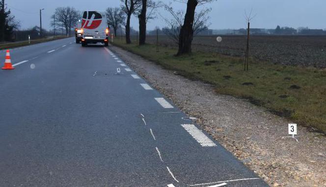 Gmina Policzna: Wyprzedzał rowerzystkę i uderzył ją lusterkiem.