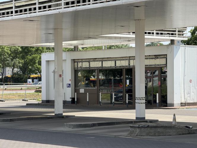 Koniec popularnego McDonald'sa w Warszawie. Zamyka się też stacja paliw. Była świadkiem okropnej tragedii