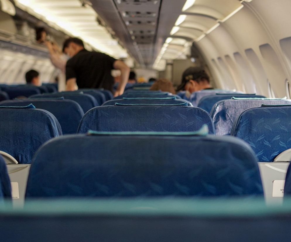 Mieli wylądować w Warszawie, a wrócili do Baku! Szokujące sceny na pokładzie samolotu z polskimi turystami