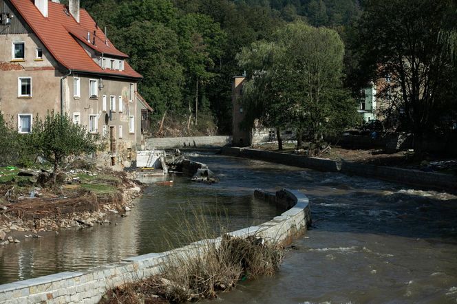 Sprzątanie po powodzi w miejscowości Lądek-Zdrój