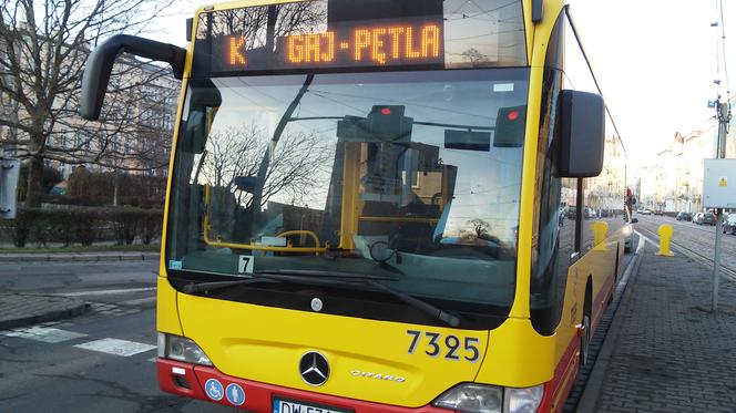 Komunikacja miejska we Wrocławiu w Sylwestra i Nowy Rok. Są zmiany w rozkładzie jazdy tramwajów i autobusów! [INFORMATOR, AUDIO]