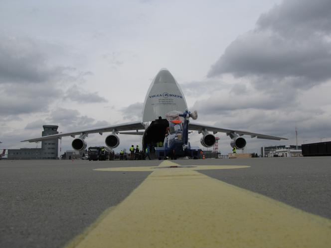 Ogromny ANTONOV An-124 Rusłan wylądował na lotnisku w Jasionce [ZDJĘCIA]