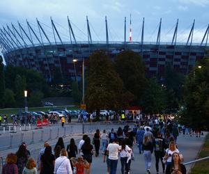 Koncert Sanah na PGE Narodowym w Warszawie - tłumy pod stadionem