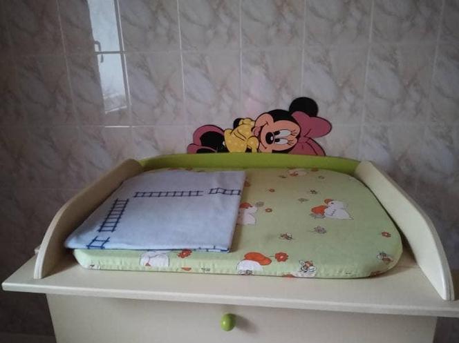 Alarm w oknie życia w Toruniu! Zakonnice znalazły 11-miesięcznego chłopczyka