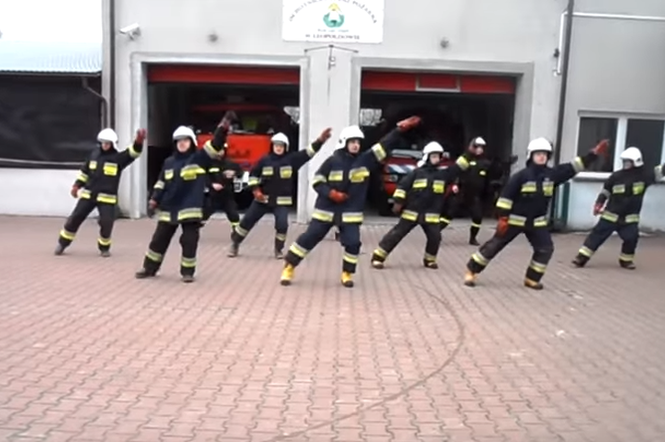 Lubelscy strażacy zatańczyli z okazji Dnia Kobiet