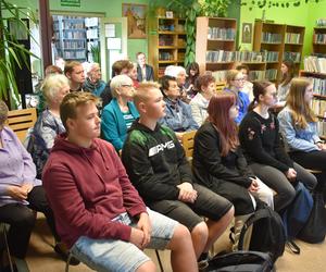 Biblioteka organizuje eventy artystyczne. Tym razem wernisaż i promocja nowej książki 