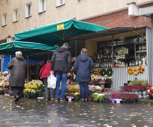 Zbliża się Dzień Wszystkich Świętych. Jak wyglądają przygotowania na najstarszym cmentarzu w Lublinie?