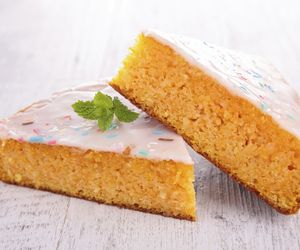 Ciasto biedaka - jak zrobić deser z czerstwego pieczywa?