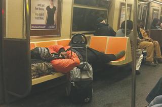 Pielęgniarze pomogą NYPD w walce z bezdomnymi