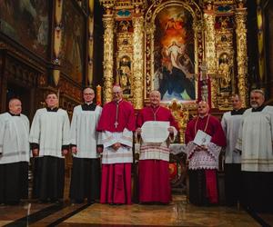 Kanoniczne objęcie diecezji sosnowieckiej przez bp. Artura Ważnego. Dał się poznać jako odważny