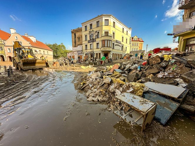  Powódź w Kłodzku. Ołtarze pływały w kilku metrowej wodzie. "Ta powódź była najgorsza"