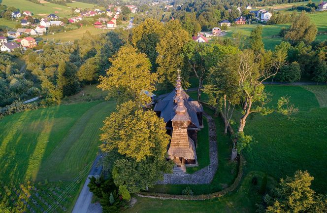 To dawna łemkowska wieś w Małopolsce. Kiedyś mieszkańcy musieli ją sprzedać