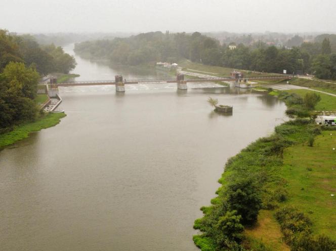 Ulewne deszcze nad Polską. Przybywa wody w rzekach 