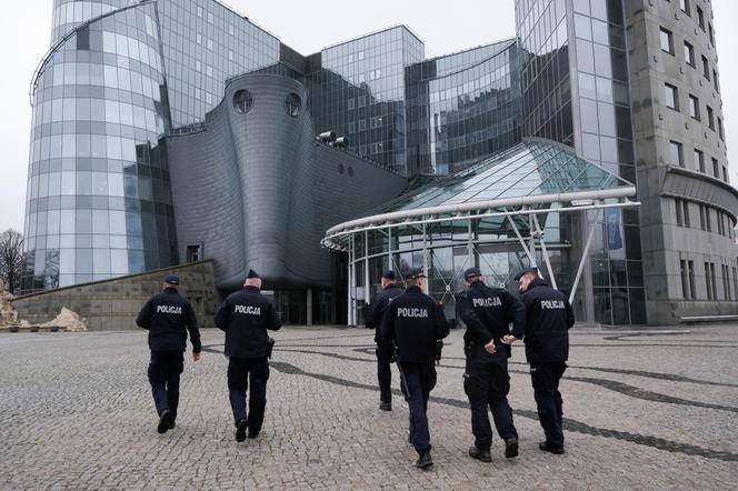 Policja w budynku TVP na Woronicza