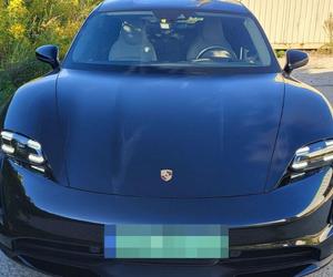 Porsche skradzione za granicą odnalezione w salonie samochodowym. Jest warte majątek