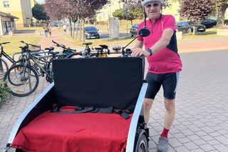 Nowatorski projekt w Świdniku. Seniorzy jeżdżą rikszą po mieście
