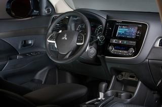 Mitsubishi Outlander 2014 - odświeżony SUV z Japonii już w salonach