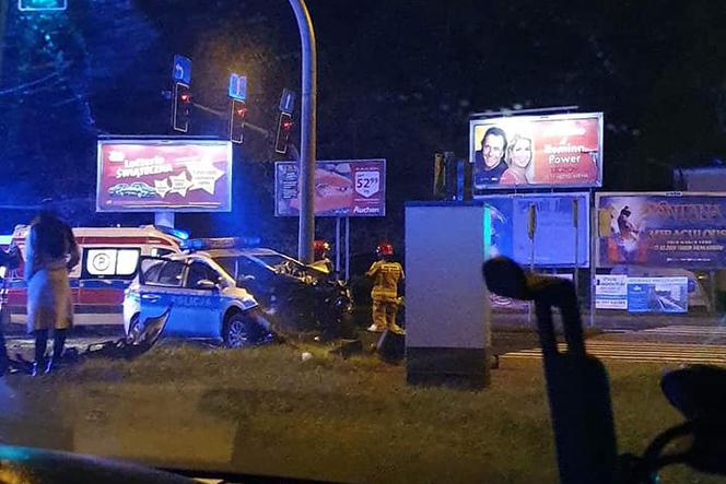 Poważny wypadek z udziałem radiowozu w Szczecinie. Sześć osób rannych. 