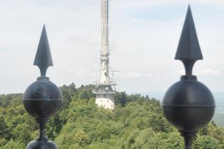 Na Świętym Krzyżu mieści się największa wieża radiowo-telewizyjna w Polsce