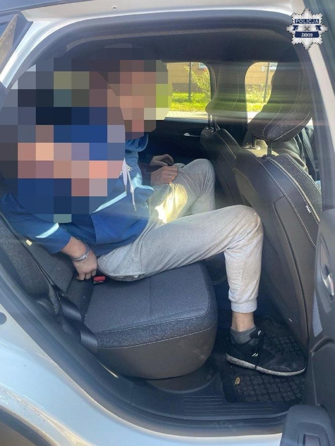 31-latek potrącił policjanta i uciekł. Był ścigany listami gończymi. Łowcy głów znaleźli go w wersalce