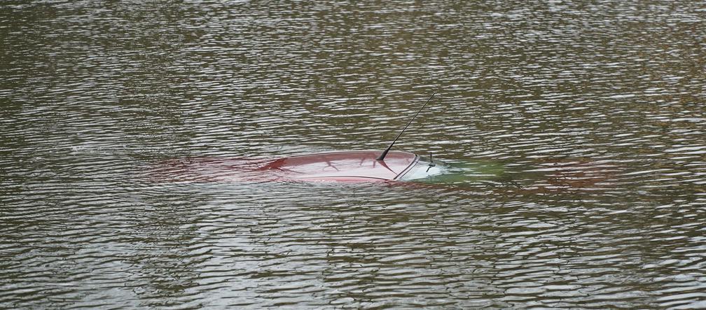 Mrągowo: Samochód wjechał do jeziora Magistrackiego