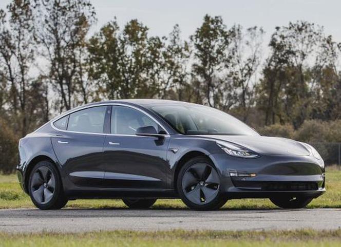 Tesla Model 3 - cena