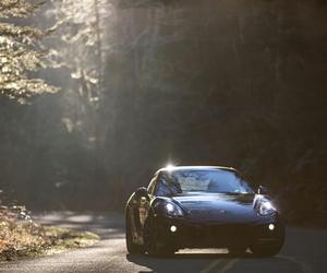 Mknął porsche 128 km/h w terenie zabudowanym. Dostał dotkliwy mandat
