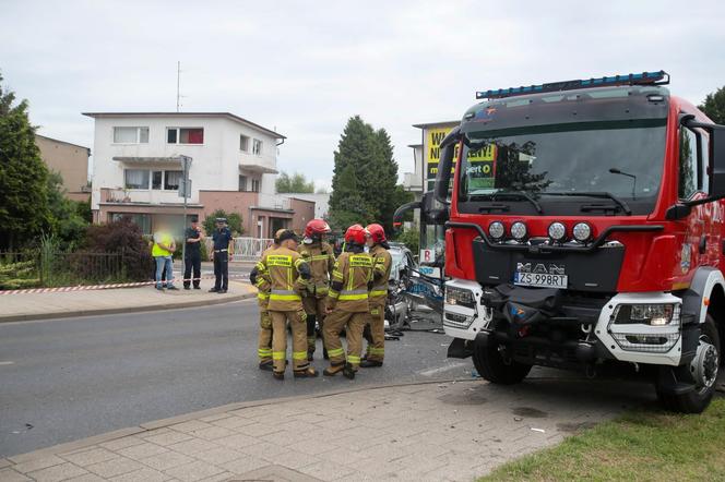 Wypadek autobusu i radiowozu w Szczecinie! Przynajmniej 9 osób poszkodowanych