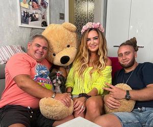 Agnieszka Kotońska z rodziną z Gogglebox. Przed telewizorem