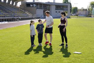 Barwy szczęścia, odc. 2701: Łukasz (Michał Rolnicki), Weronika (Maria Świłpa), Ksawery (Bartosz Gruchot), Maks (Mikołaj Wichowski)
