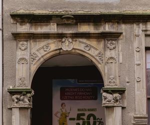 Renesansowy portal w bloku w Świdnicy