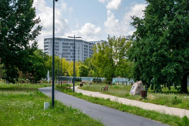 Odkrywkowa budowa tunelu tramwajowego pod parkiem Pięciu Sióstr na Ochocie