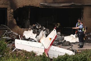 Sportowy samolot runął na dom! Dwie osoby nie żyją