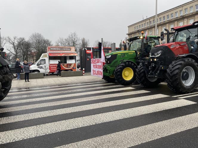 Strajk rolników w centrum Zielonej Góry. Przedsiębiorcy wyjechali na ulice 