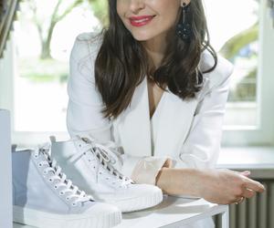 Gwiazdy pozują z butami. Więdłocha ma nową fuchę, Andrzejewicz w ogromnej marynarce, Kostka jak pani wiosna