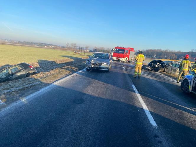 Wypadek trzech samochodów na DW 434 Gostyń-Kunowo. Sprawczyni była po alkoholu 