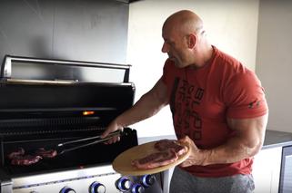 Poznaliśmy ceny burgerów w lokalu Burneiki. Cena i kalorie zwalają z nóg, prawdziwa bestia dla fanów jedzenia