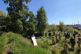 Awaryjne lądowanie szybowca w Białymstoku. Pilot zabrany do szpitala