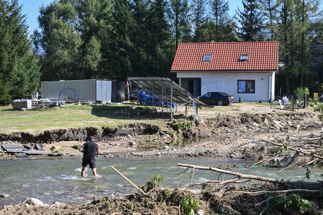 Powódź 2024: Stary Gierałtów po zalaniu jest odcięty od świata