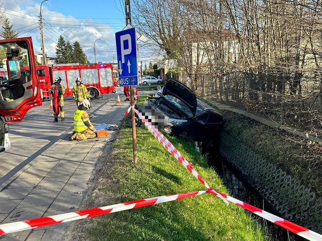 Huknął w słup i wpadł do rowu. Na miejscu lądował śmigłowiec ratunkowy