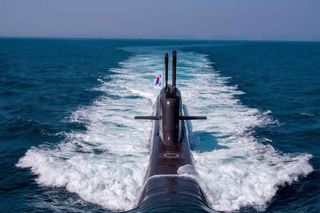 Korea Południowa kusi Grecję ofertą swojego przemysłu zbrojeniowego. Na stole okręty podwodne, drony i pojazdy wojskowe