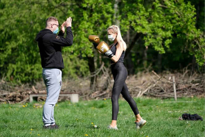 Ola Ciupa boksuje i całuje na spacerze